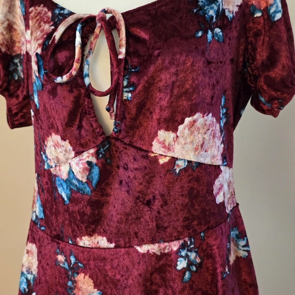Blue Leopard Women's 1X Red Floral Velvet Midi Dress - Picture 2 of 8